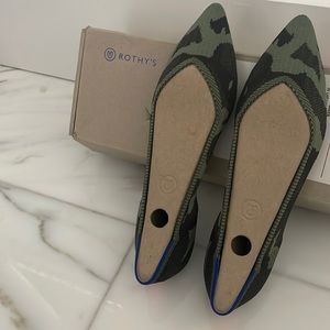 Rothy’s The Point Women’s Size 9, Green Camo Pointed Toe Slip On Flats